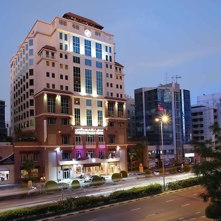 Knight Castle Hotel Dubai Luaran gambar The hotel at night