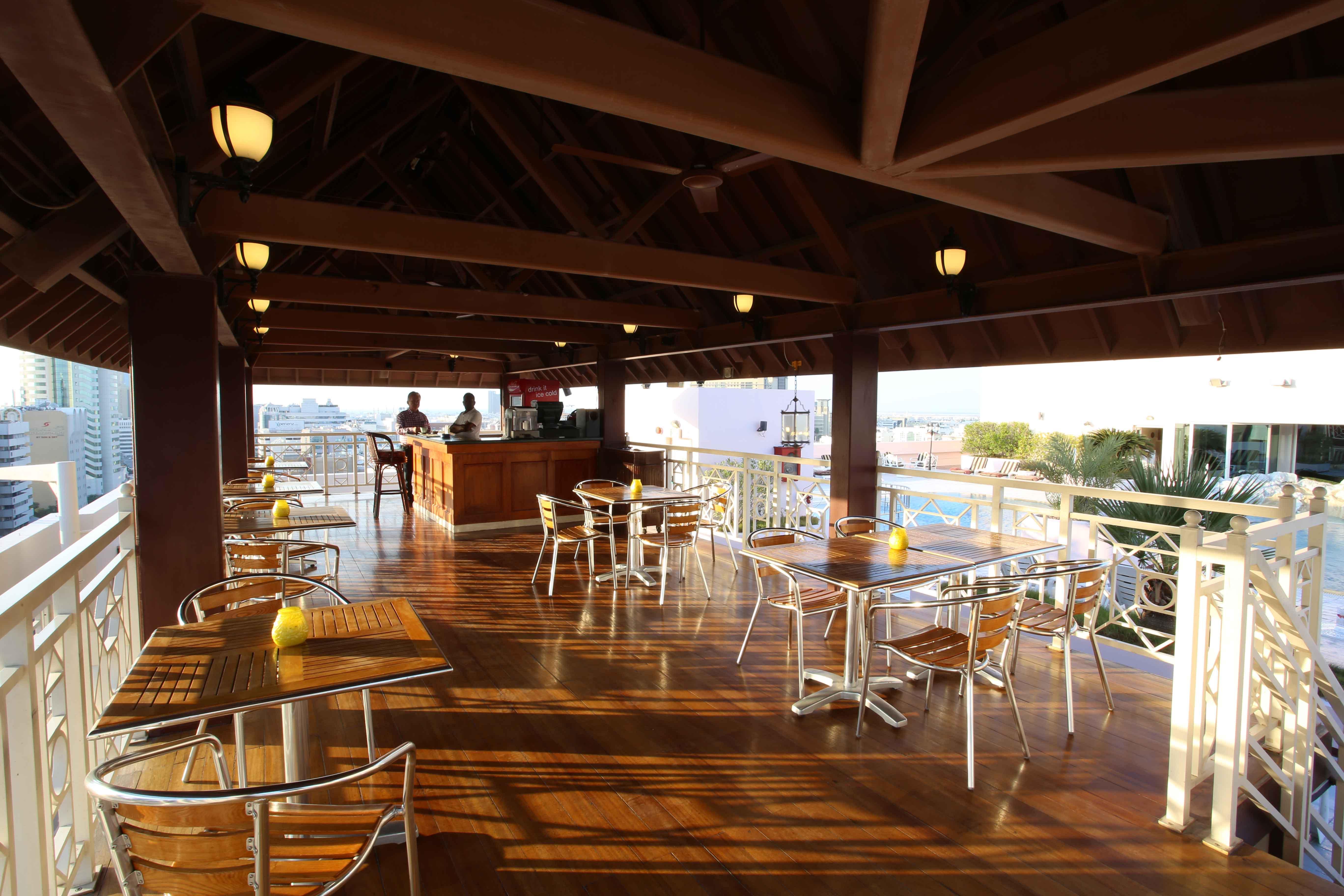 Knight Castle Hotel Dubai Luaran gambar The interior of the restaurant