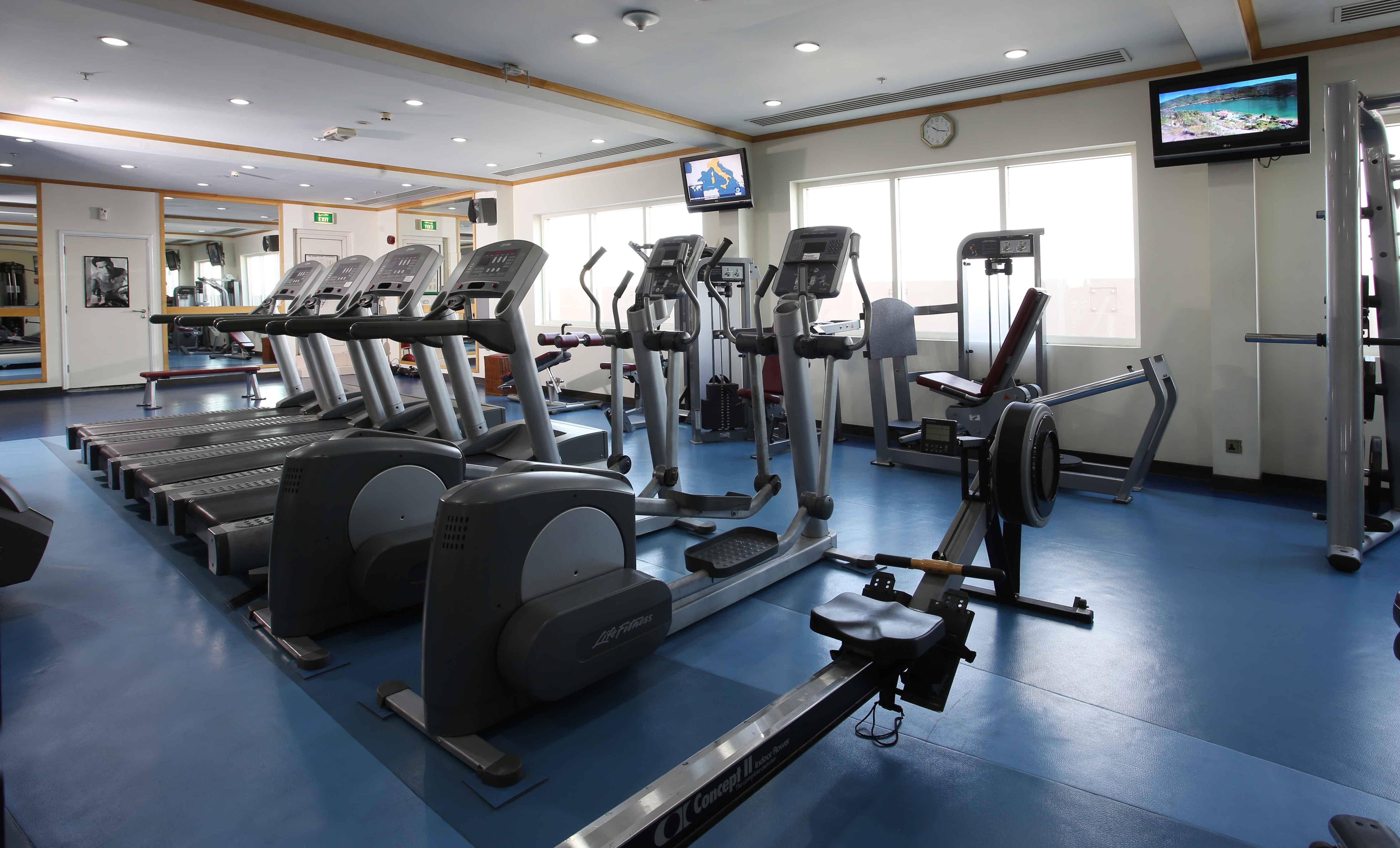 Knight Castle Hotel Dubai Luaran gambar A gym in a hotel