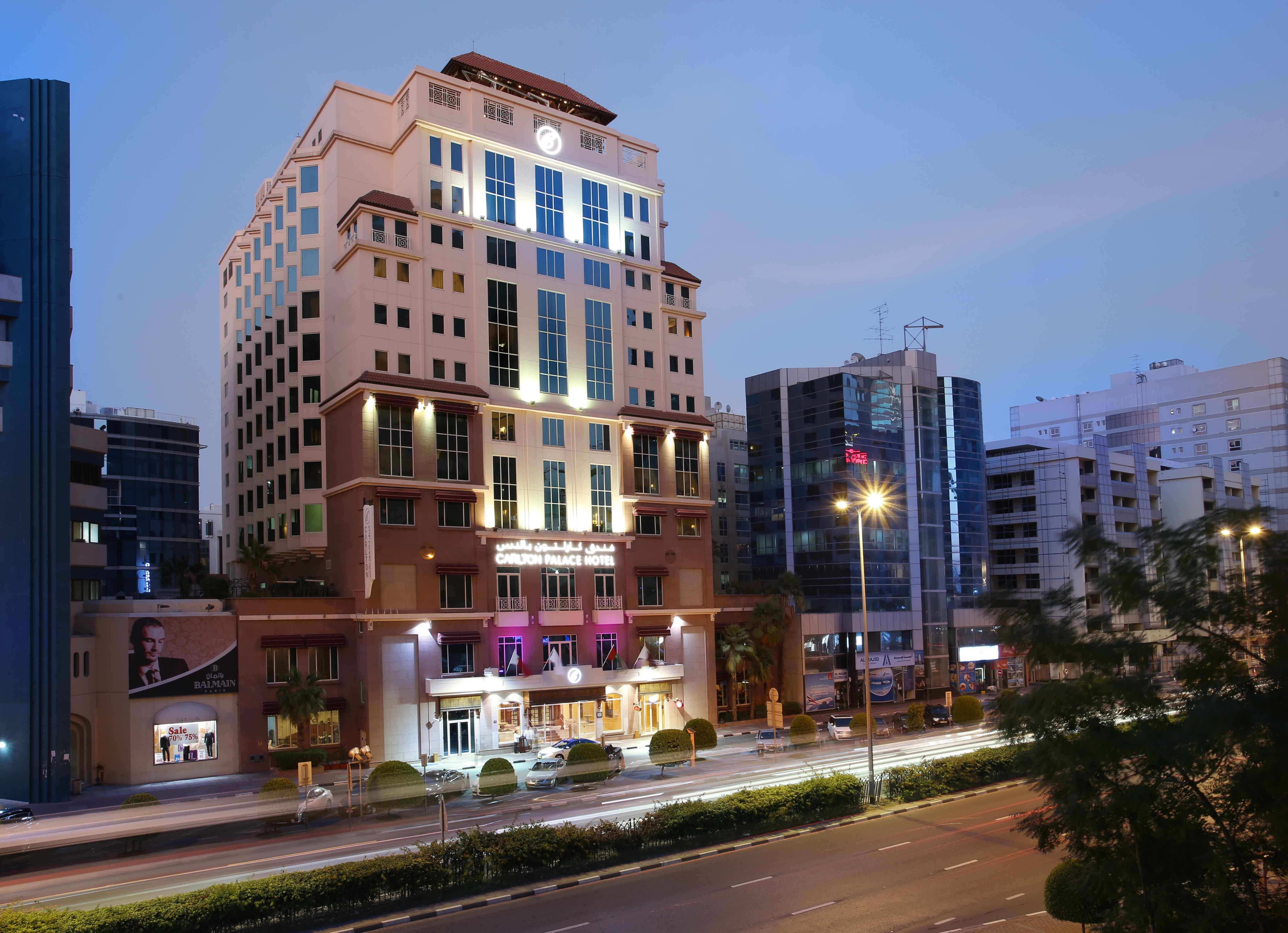Knight Castle Hotel Dubai Luaran gambar The hotel at night
