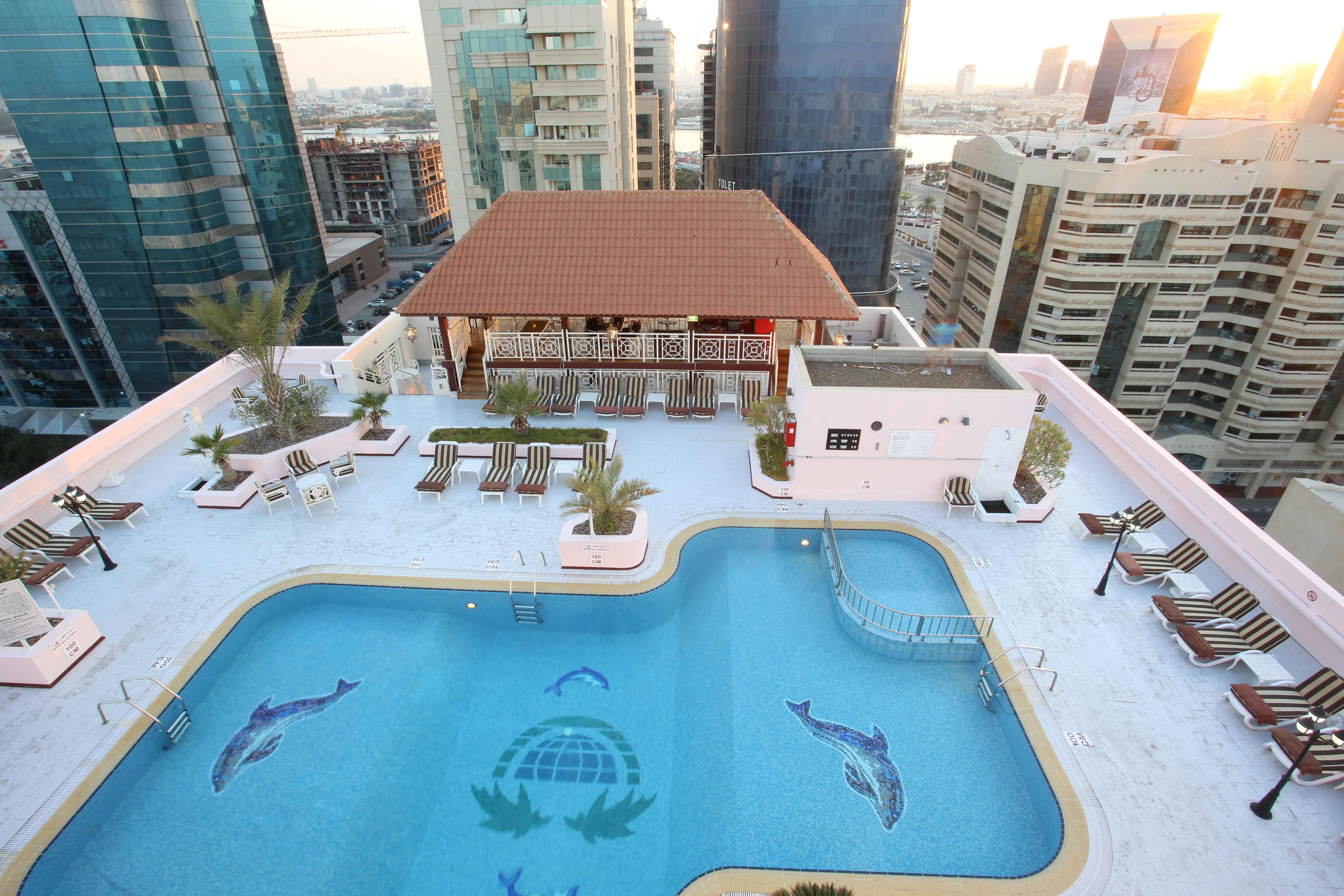 Knight Castle Hotel Dubai Luaran gambar The swimming pool at the hotel