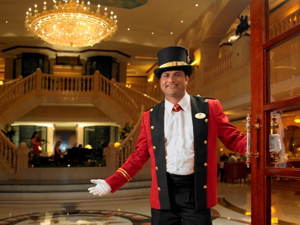 Knight Castle Hotel Dubai Luaran gambar A doorman at the Grand Hyatt Hotel, Mumbai, India