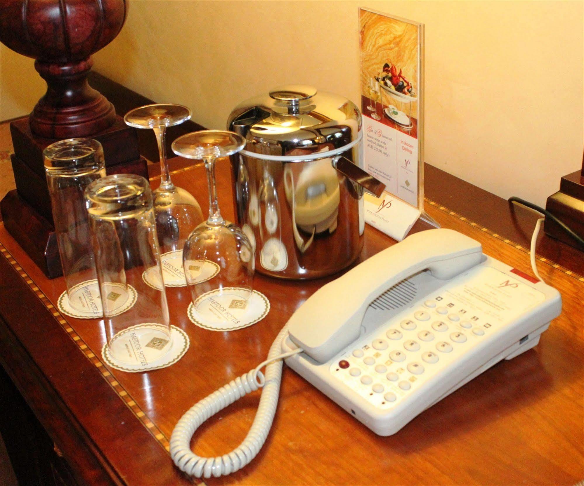 Knight Castle Hotel Dubai Luaran gambar A telephone in a hotel room