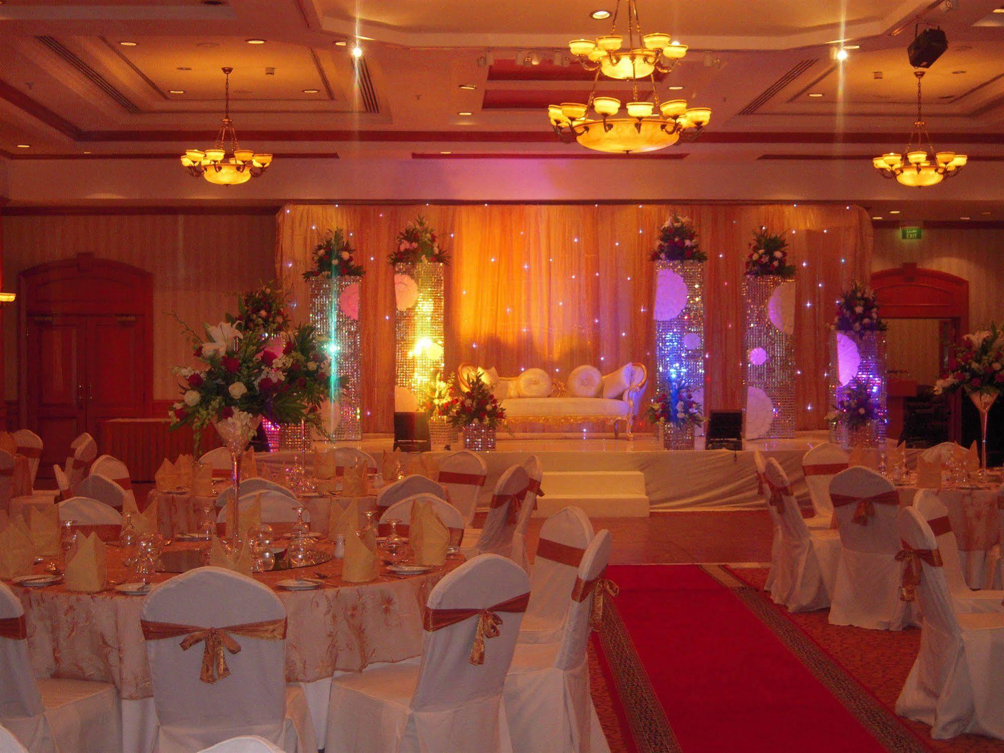 Knight Castle Hotel Dubai Luaran gambar A wedding reception at a hotel