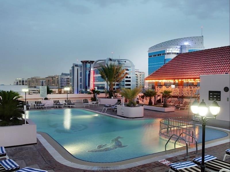 Knight Castle Hotel Dubai Luaran gambar The swimming pool at the hotel